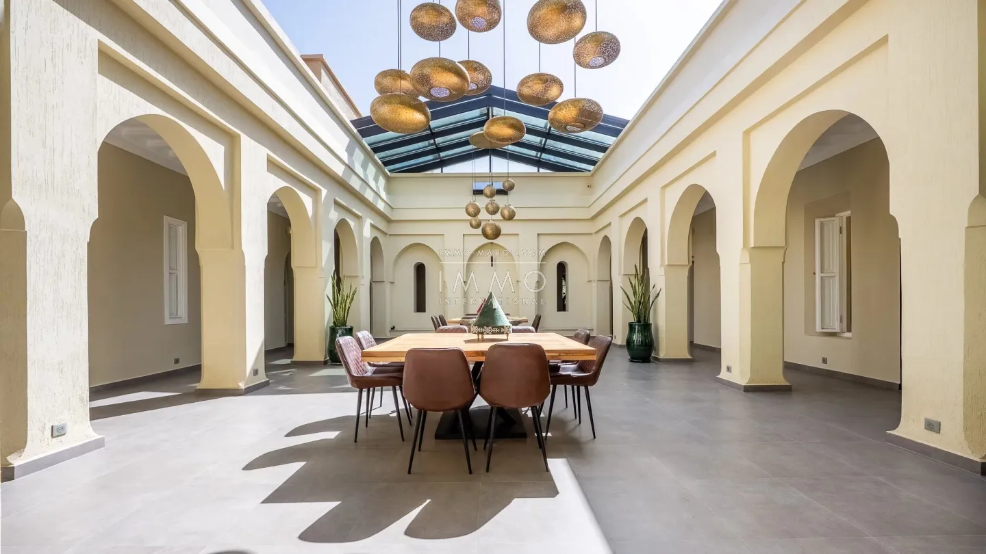 Villa à vendre route de l'ourika – 6 chambres – 920 m² – terrain 5 600 m² – vna – panneaux solaires – parc arboré