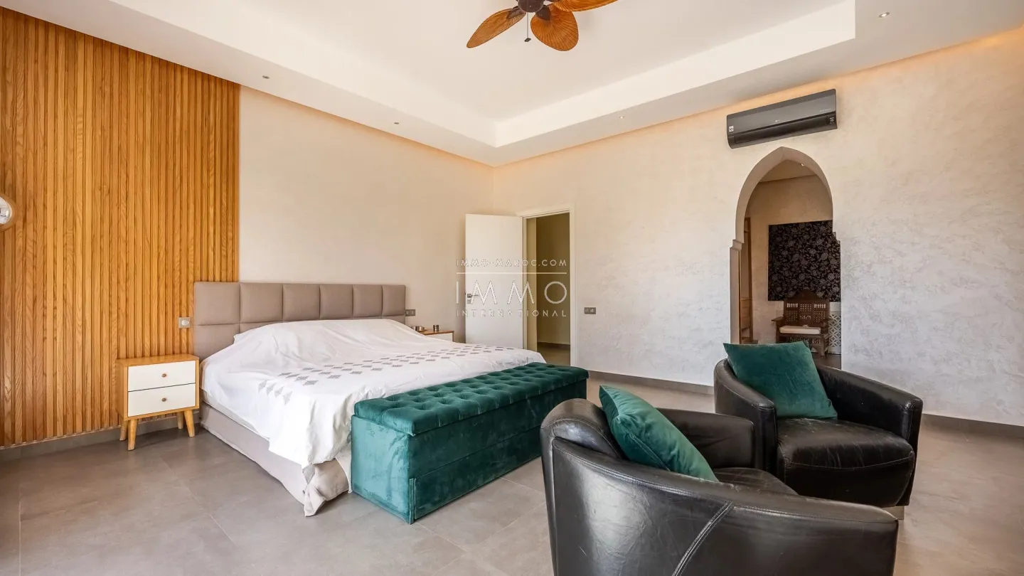Villa à vendre route de l'ourika – 6 chambres – 920 m² – terrain 5 600 m² – vna – panneaux solaires – parc arboré
