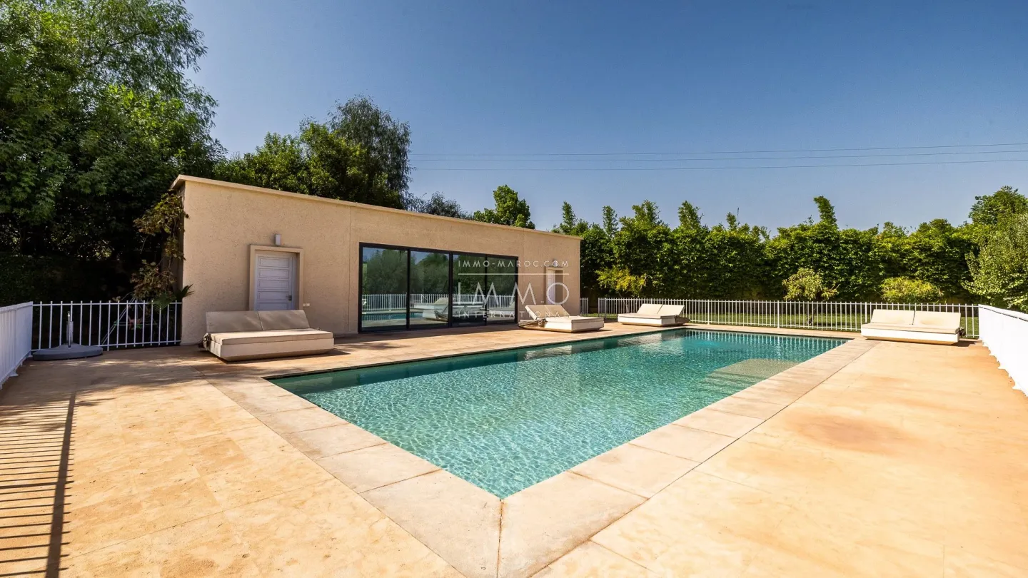 Villa à vendre route de l'ourika – 6 chambres – 920 m² – terrain 5 600 m² – vna – panneaux solaires – parc arboré