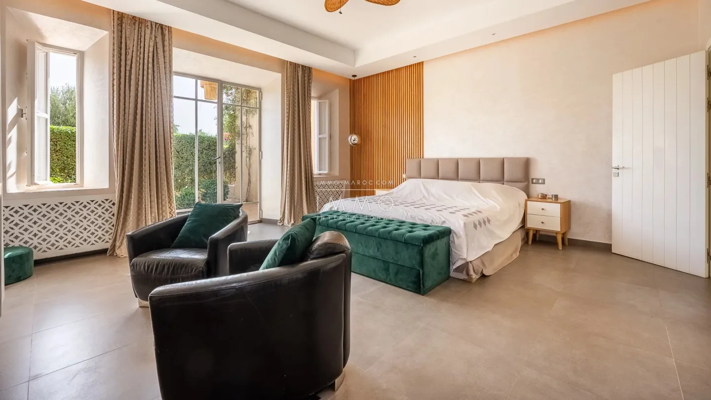 Villa à vendre route de l'ourika – 6 chambres – 920 m² – terrain 5 600 m² – vna – panneaux solaires – parc arboré