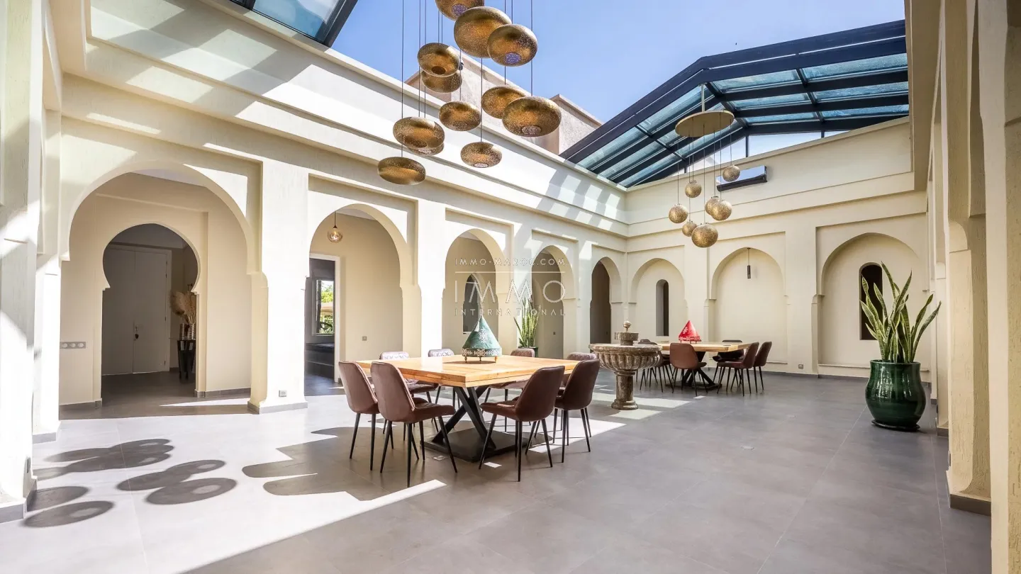 Villa à vendre route de l'ourika – 6 chambres – 920 m² – terrain 5 600 m² – vna – panneaux solaires – parc arboré