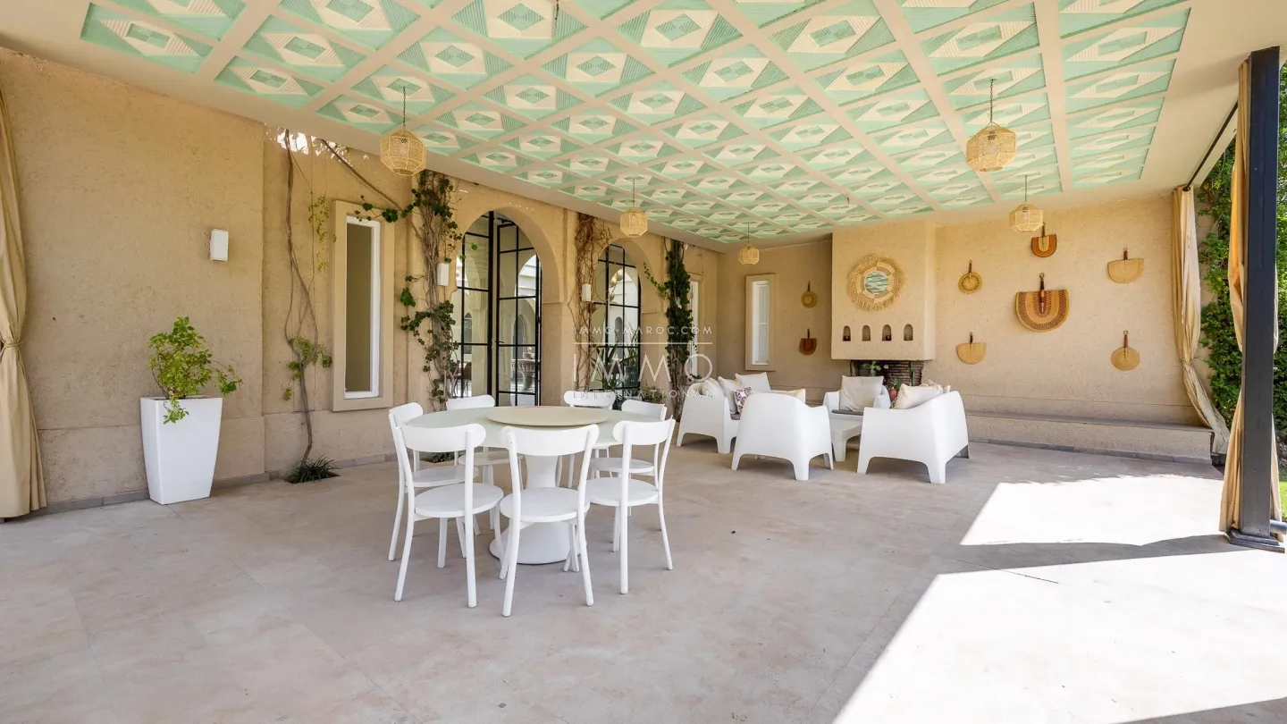 Villa à vendre route de l'ourika – 6 chambres – 920 m² – terrain 5 600 m² – vna – panneaux solaires – parc arboré