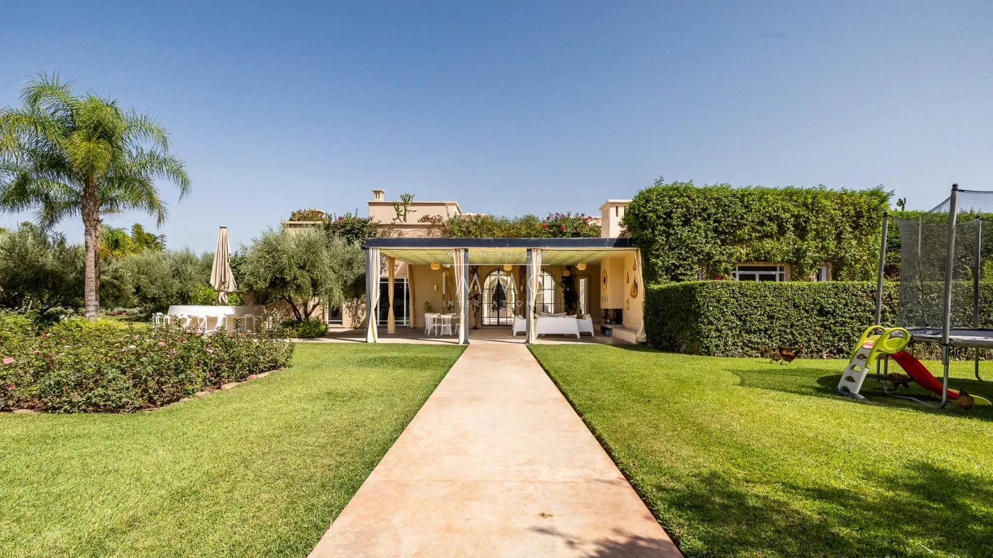 Villa à vendre route de l'ourika – 6 chambres – 920 m² – terrain 5 600 m² – vna – panneaux solaires – parc arboré