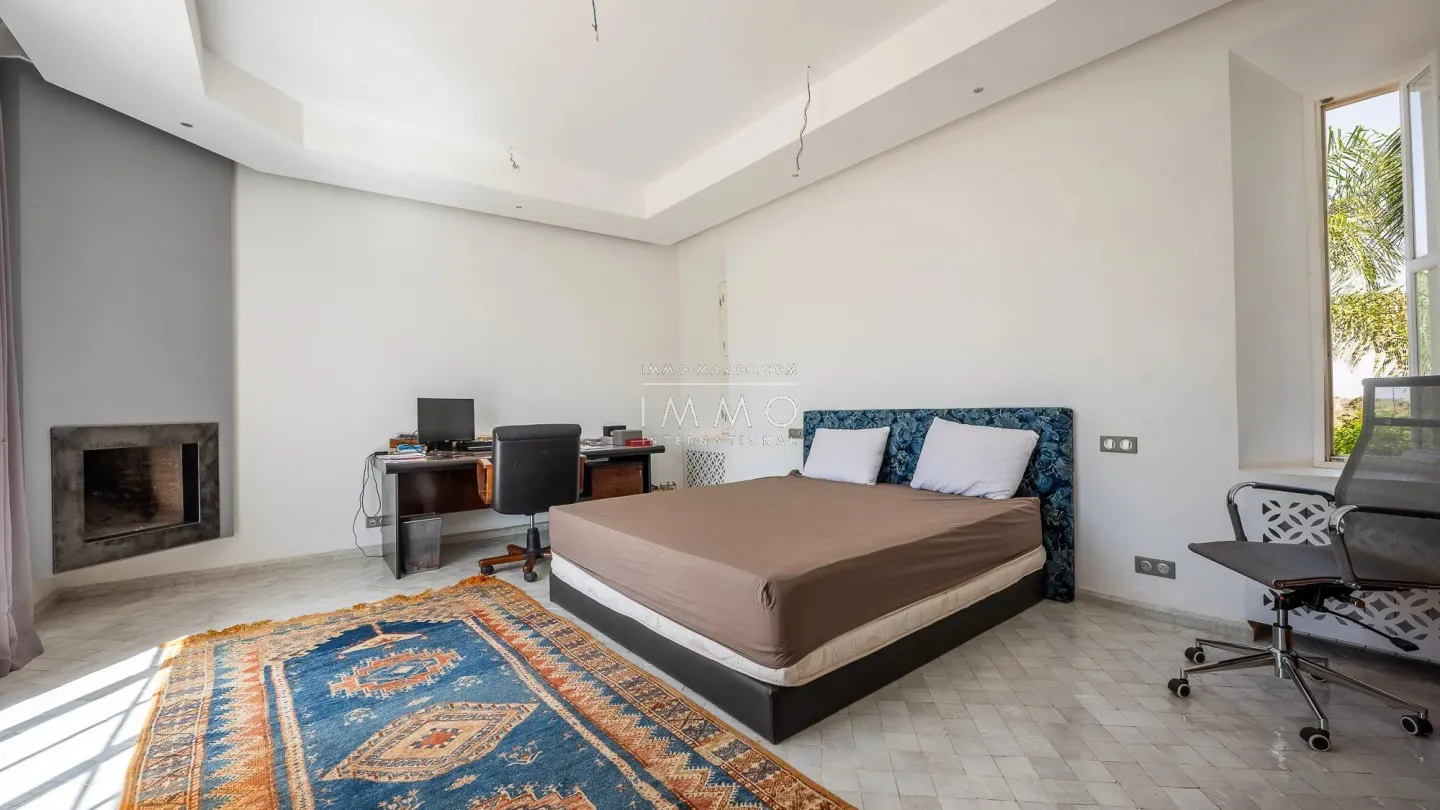 Villa à vendre route de l'ourika – 6 chambres – 920 m² – terrain 5 600 m² – vna – panneaux solaires – parc arboré