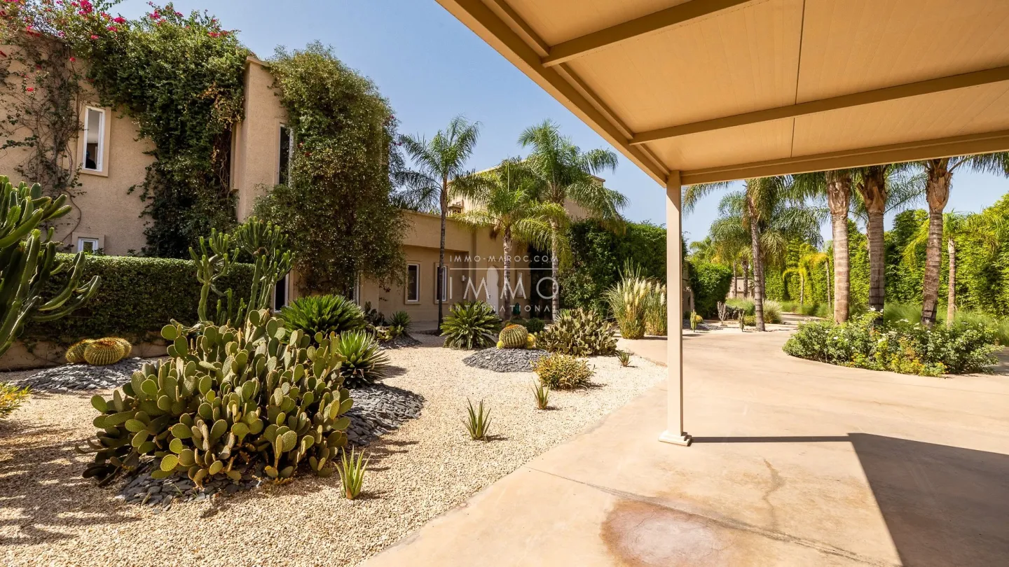 Villa à vendre route de l'ourika – 6 chambres – 920 m² – terrain 5 600 m² – vna – panneaux solaires – parc arboré