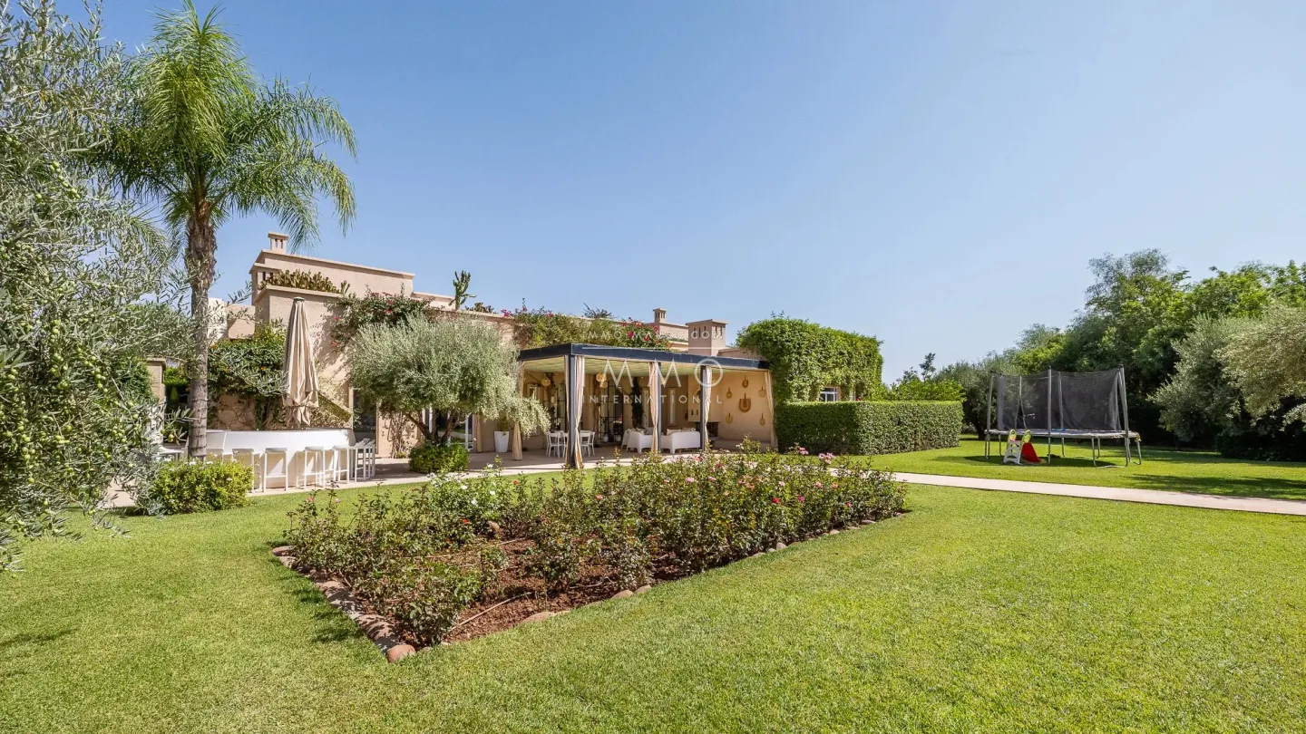 Villa à vendre route de l'ourika – 6 chambres – 920 m² – terrain 5 600 m² – vna – panneaux solaires – parc arboré