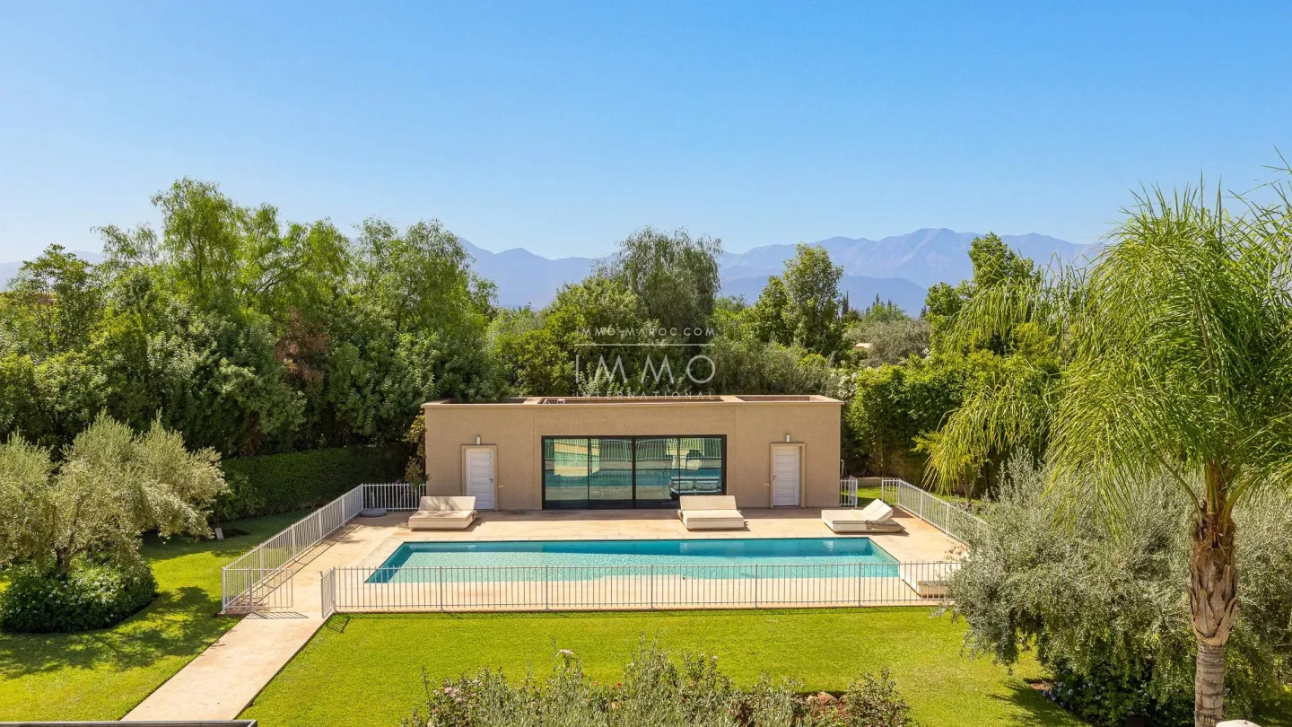 Villa à vendre route de l'ourika – 6 chambres – 920 m² – terrain 5 600 m² – vna – panneaux solaires – parc arboré