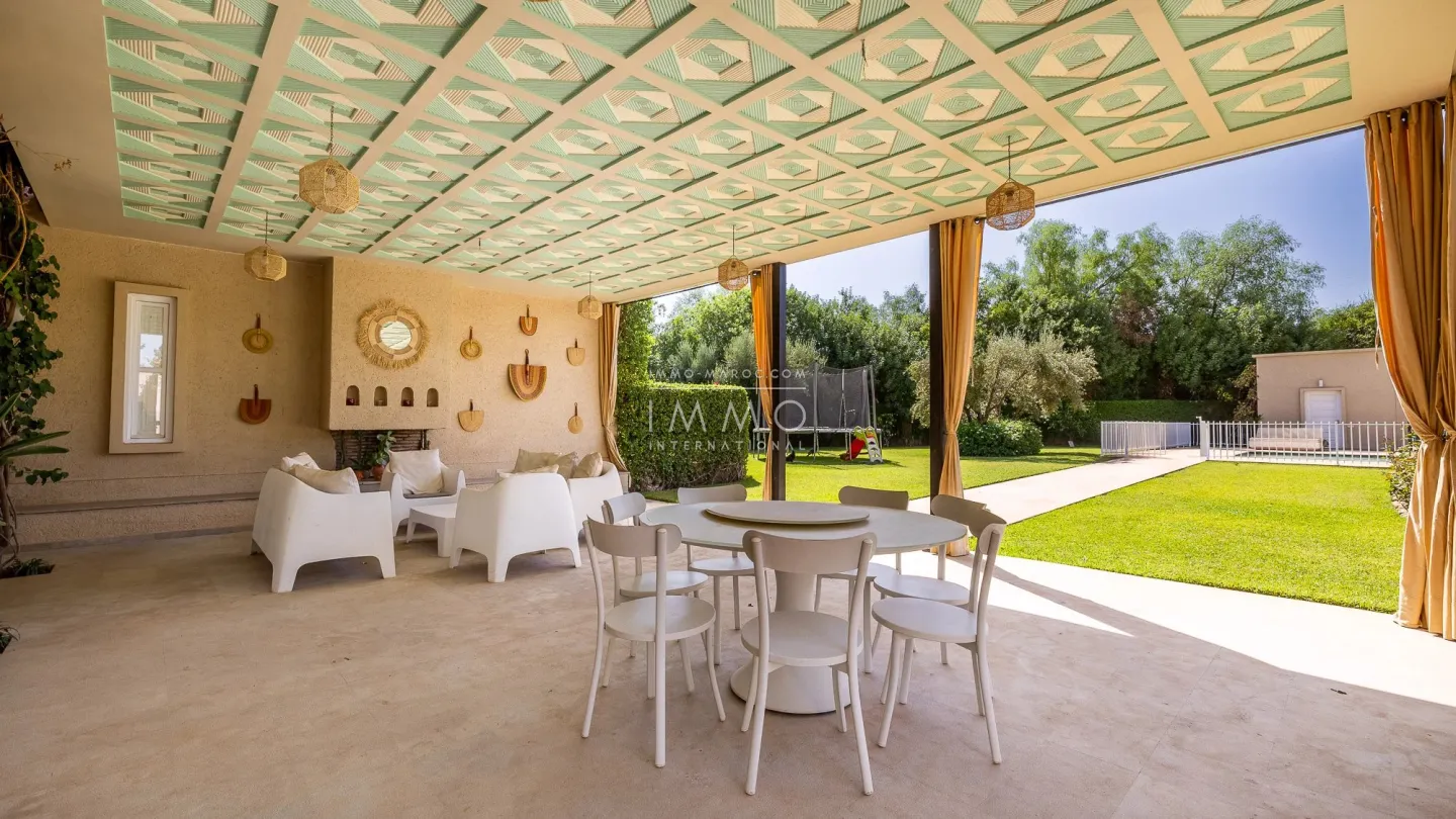 Villa à vendre route de l'ourika – 6 chambres – 920 m² – terrain 5 600 m² – vna – panneaux solaires – parc arboré