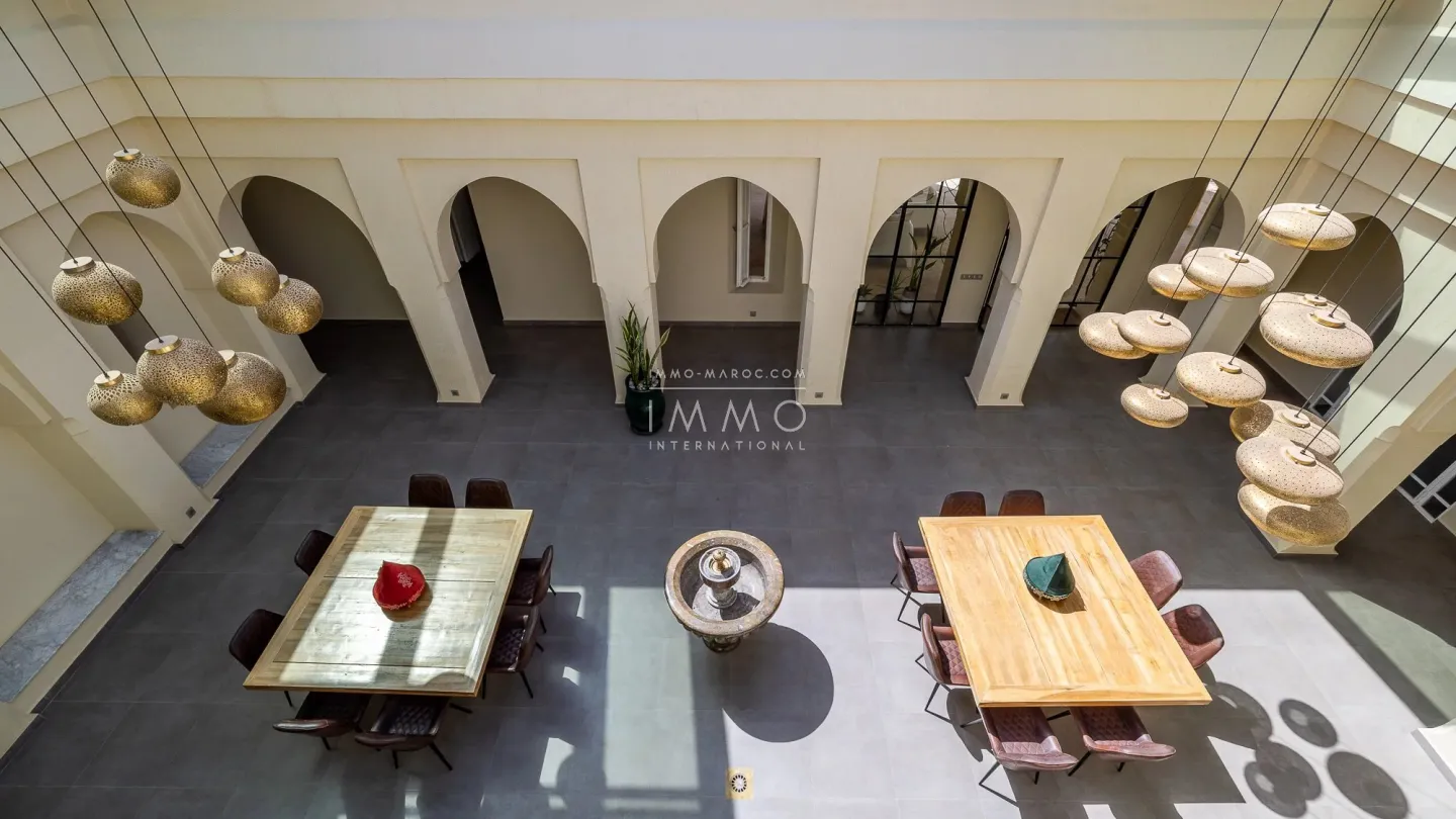 Villa à vendre route de l'ourika – 6 chambres – 920 m² – terrain 5 600 m² – vna – panneaux solaires – parc arboré