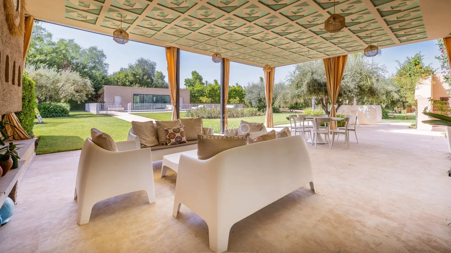 Villa à vendre route de l'ourika – 6 chambres – 920 m² – terrain 5 600 m² – vna – panneaux solaires – parc arboré