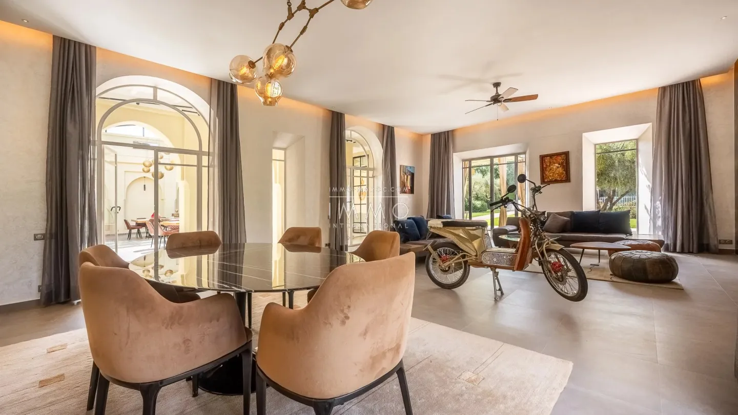 Villa à vendre route de l'ourika – 6 chambres – 920 m² – terrain 5 600 m² – vna – panneaux solaires – parc arboré