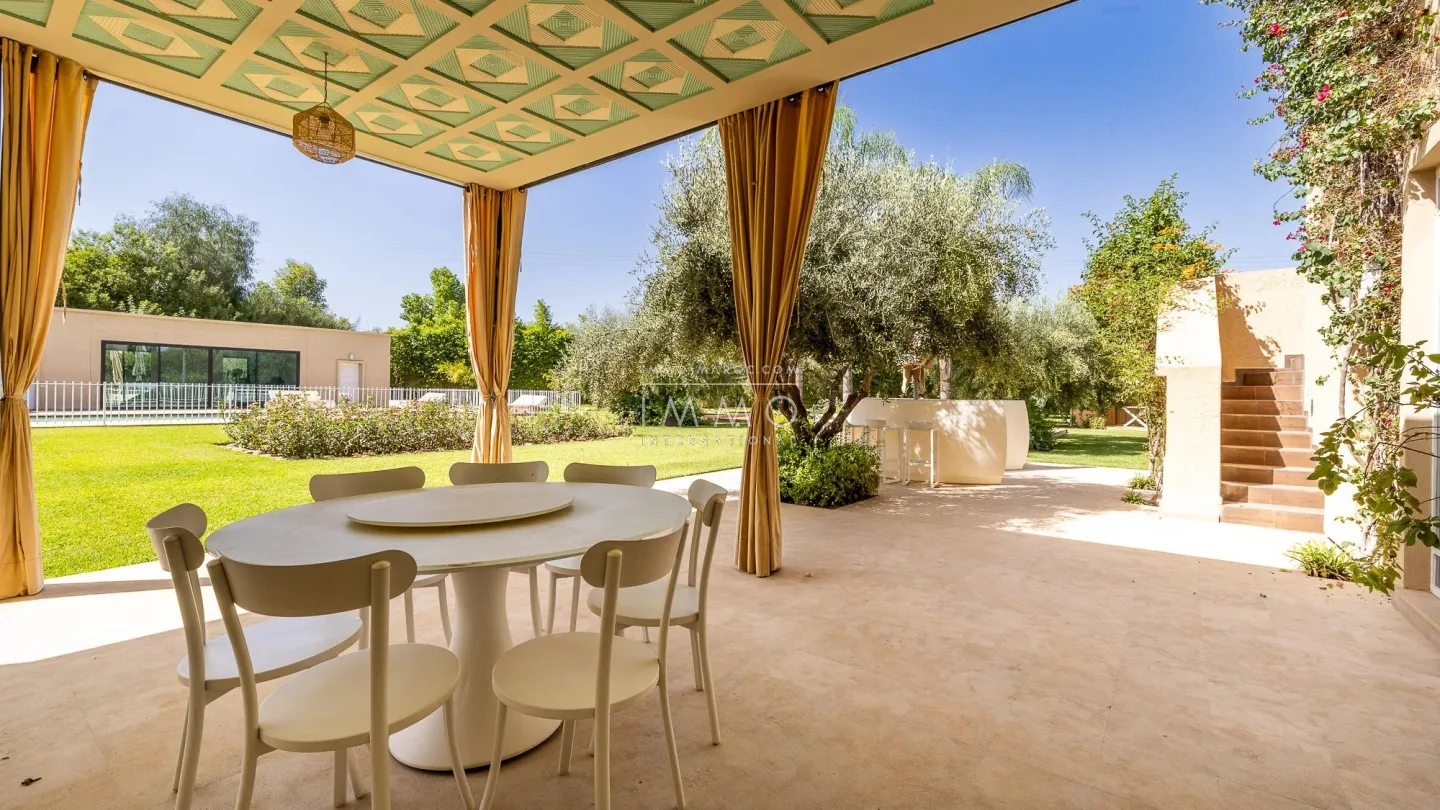 Villa à vendre route de l'ourika – 6 chambres – 920 m² – terrain 5 600 m² – vna – panneaux solaires – parc arboré