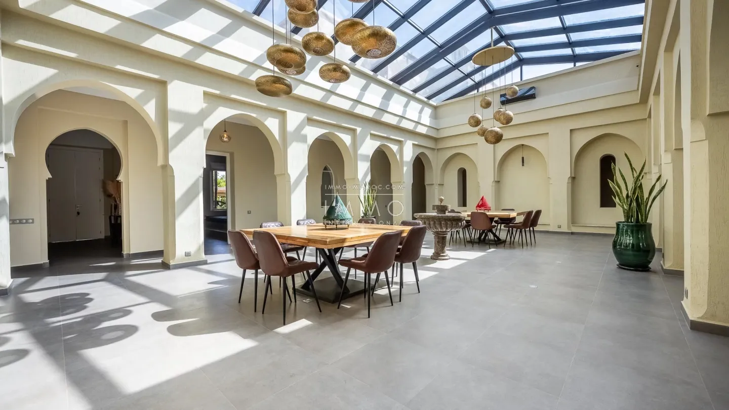 Villa à vendre route de l'ourika – 6 chambres – 920 m² – terrain 5 600 m² – vna – panneaux solaires – parc arboré