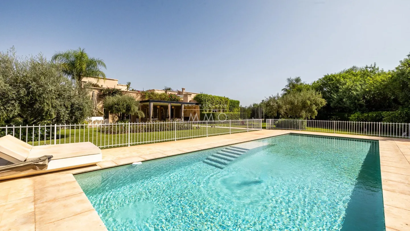 Villa à vendre route de l'ourika – 6 chambres – 920 m² – terrain 5 600 m² – vna – panneaux solaires – parc arboré