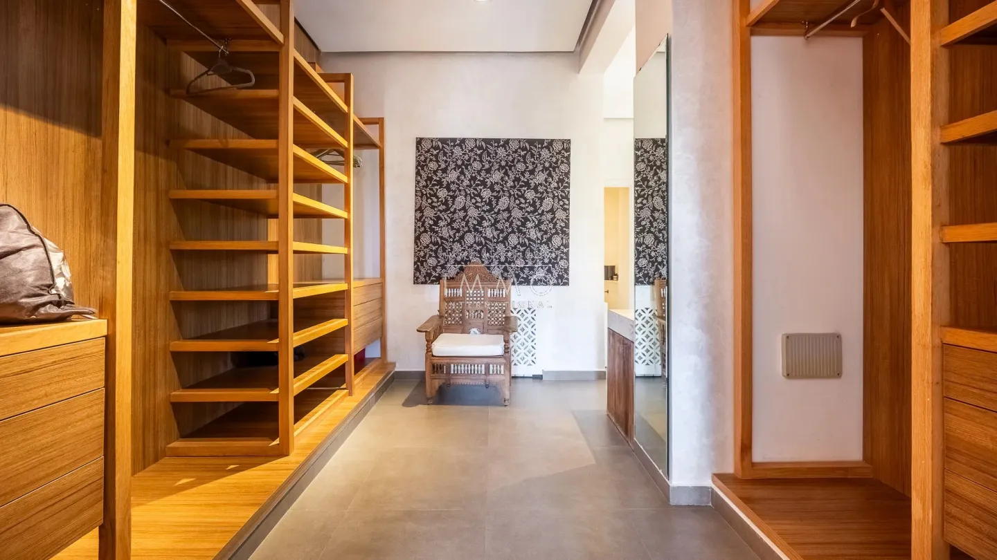 Villa à vendre route de l'ourika – 6 chambres – 920 m² – terrain 5 600 m² – vna – panneaux solaires – parc arboré