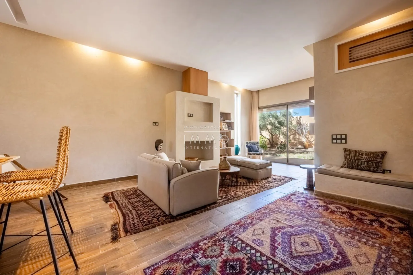 Villa à vendre route de fès – 5 suites – 580 m² – terrain 4 970 m² – spa complet – 2 piscines – panneaux solaires