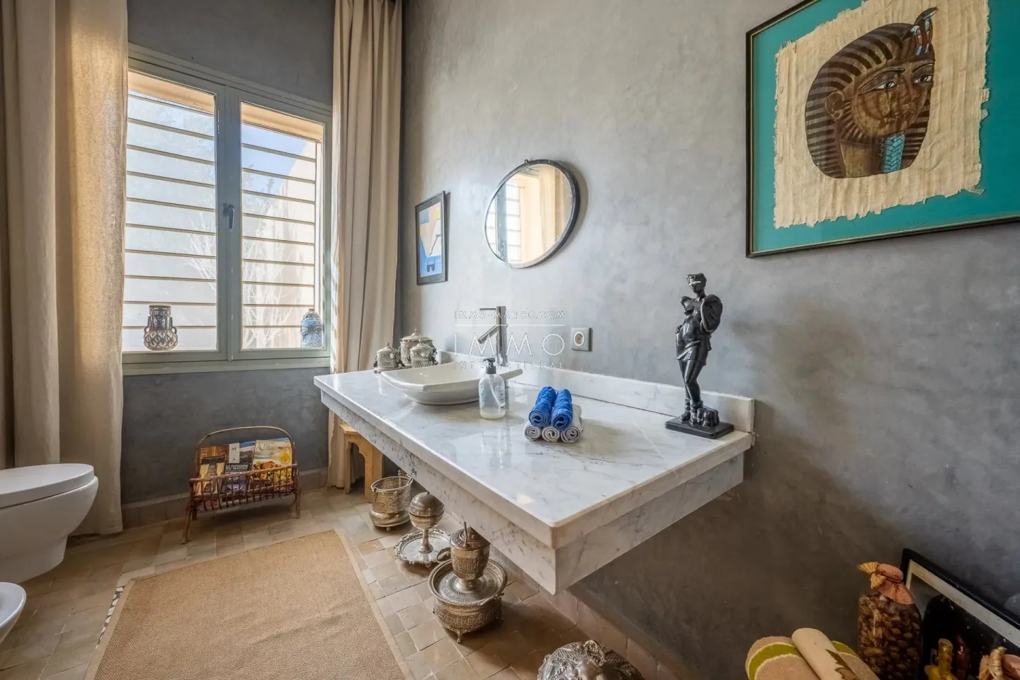 Villa à vendre route de fès – 5 suites – 580 m² – terrain 4 970 m² – spa complet – 2 piscines – panneaux solaires