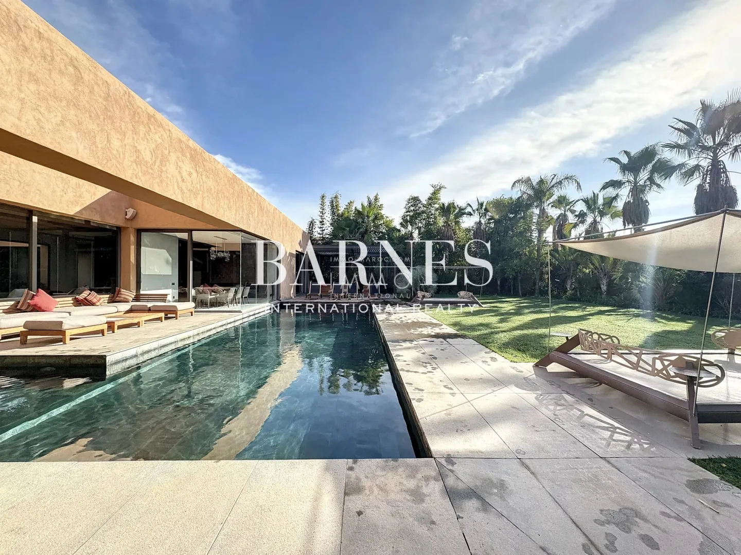 Villa contemporaine de luxe à vendre – route de ouarzazate – 4 suites – design italien