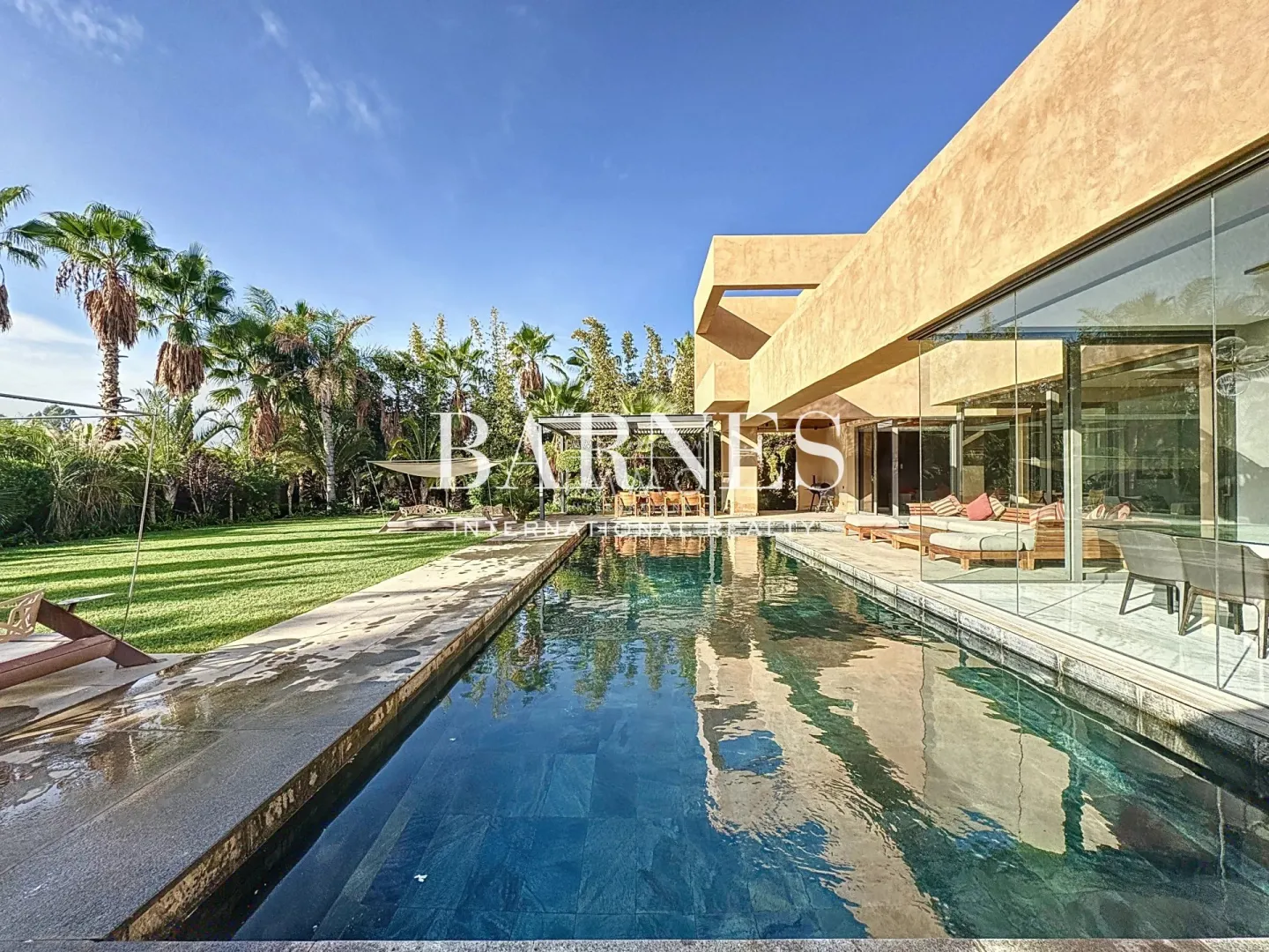 Villa contemporaine de luxe à vendre – route de ouarzazate – 4 suites – design italien