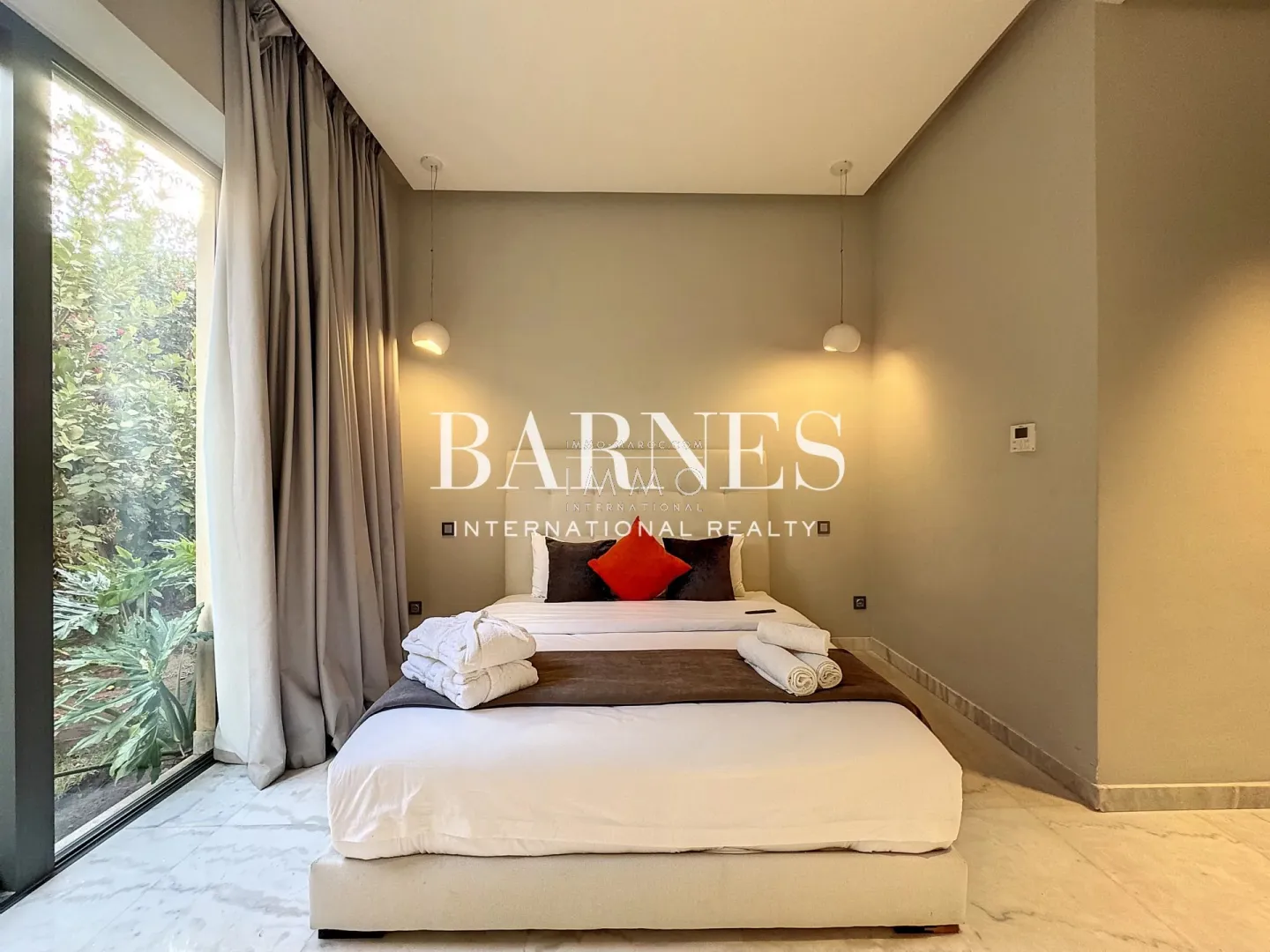 Villa contemporaine de luxe à vendre – route de ouarzazate – 4 suites – design italien