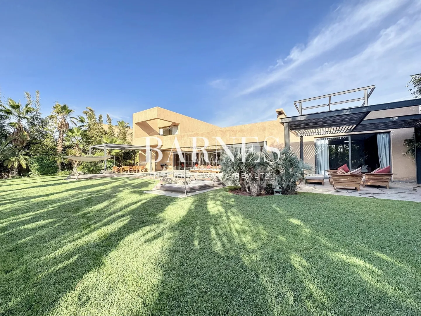 Villa contemporaine de luxe à vendre – route de ouarzazate – 4 suites – design italien