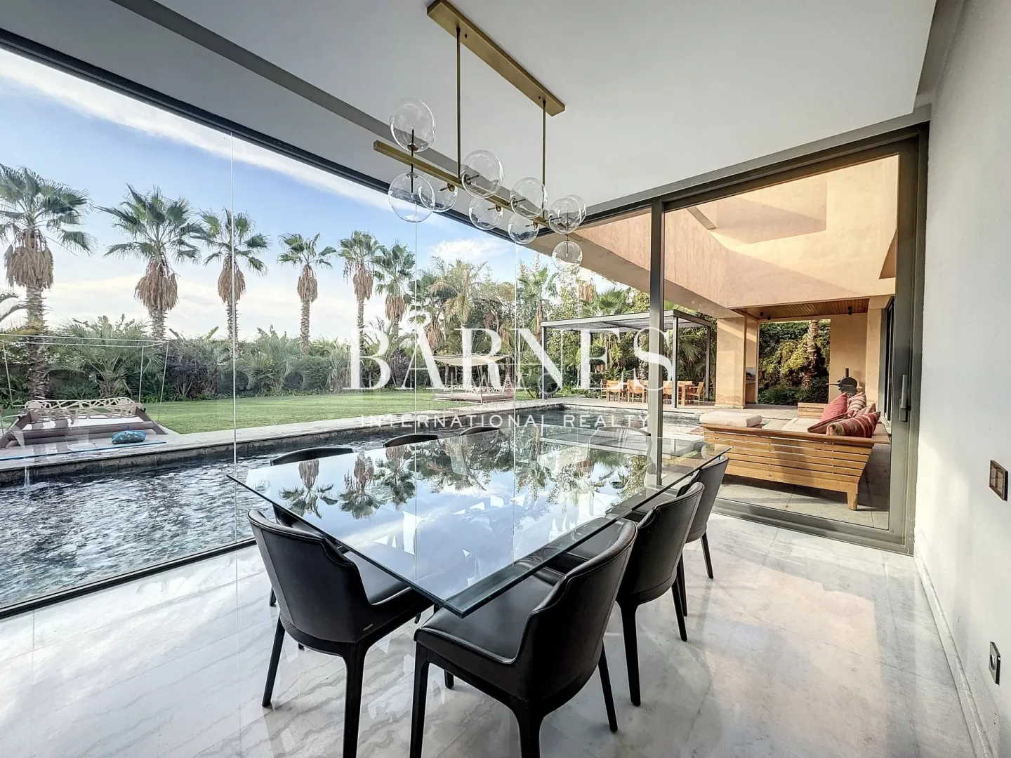 Villa contemporaine de luxe à vendre – route de ouarzazate – 4 suites – design italien