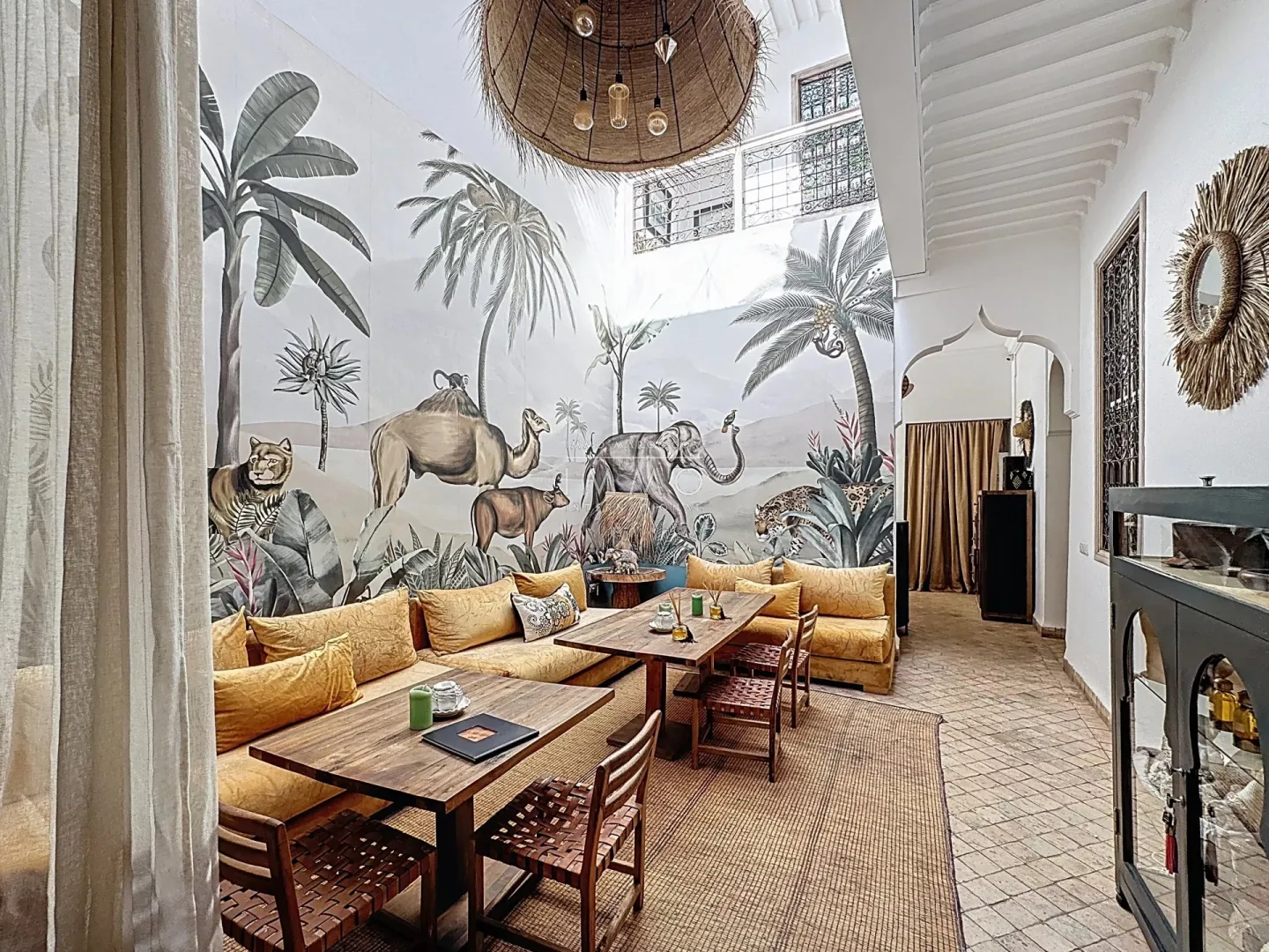 Riad à vendre – bab doukkala – 9 chambres – maison d'hôtes en activité – licence exploitation – spa & 2 patios – potentiel hôtelier