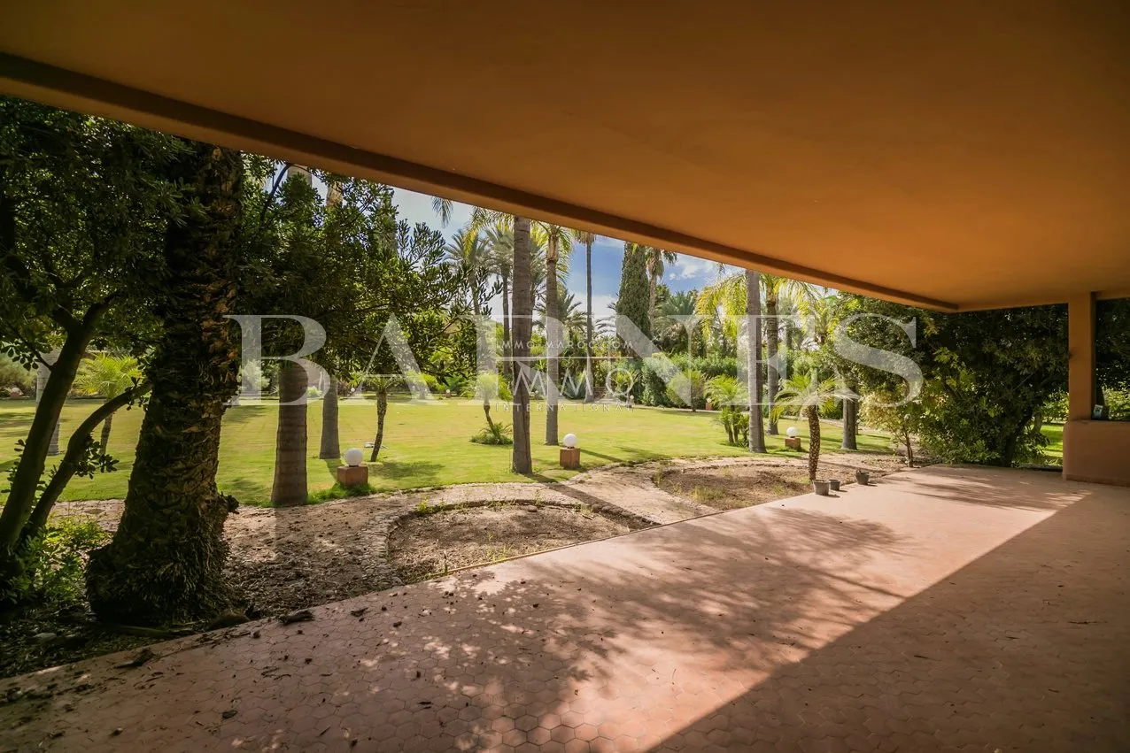 Belle villa sur la palmeraie bab atlas dans une oasis de verdure à vendre.