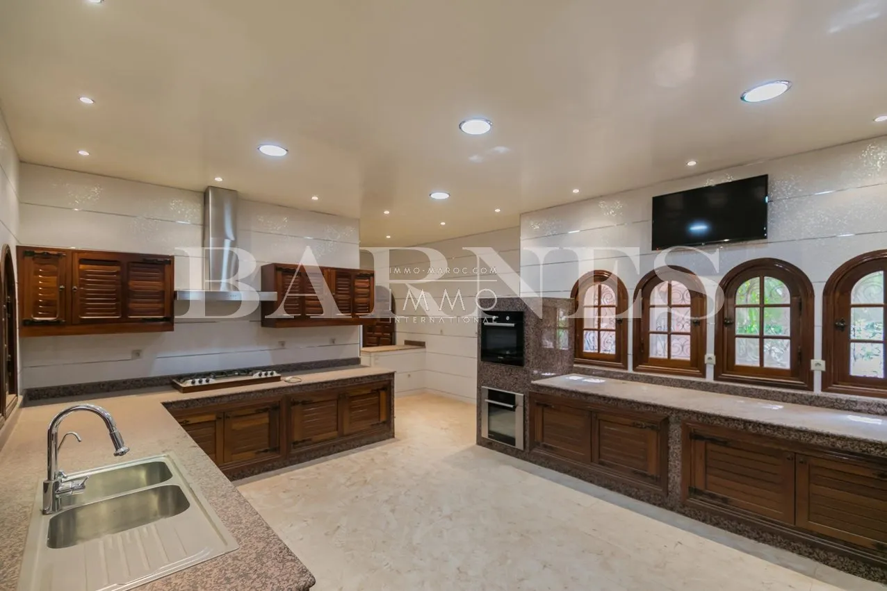 Belle villa sur la palmeraie bab atlas dans une oasis de verdure à vendre.