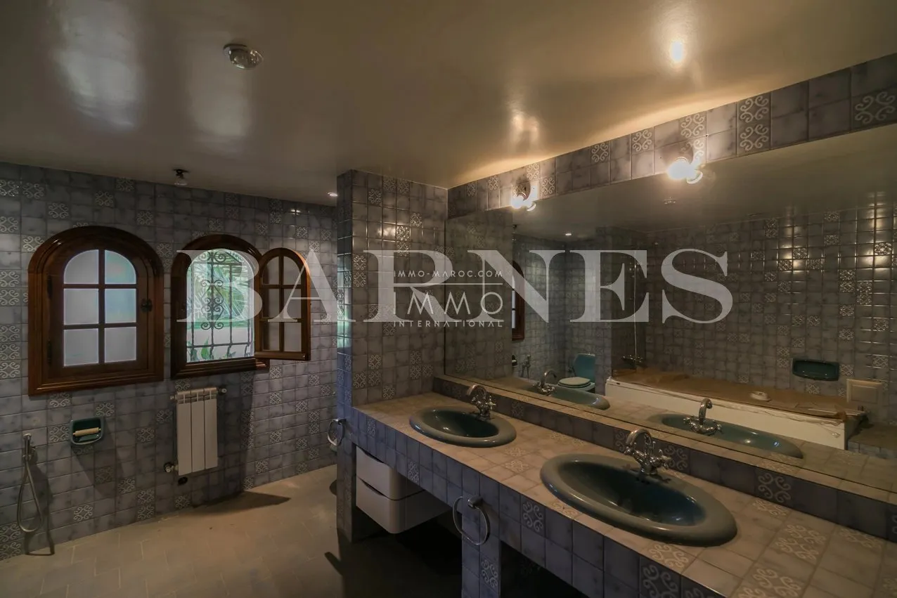 Belle villa sur la palmeraie bab atlas dans une oasis de verdure à vendre.