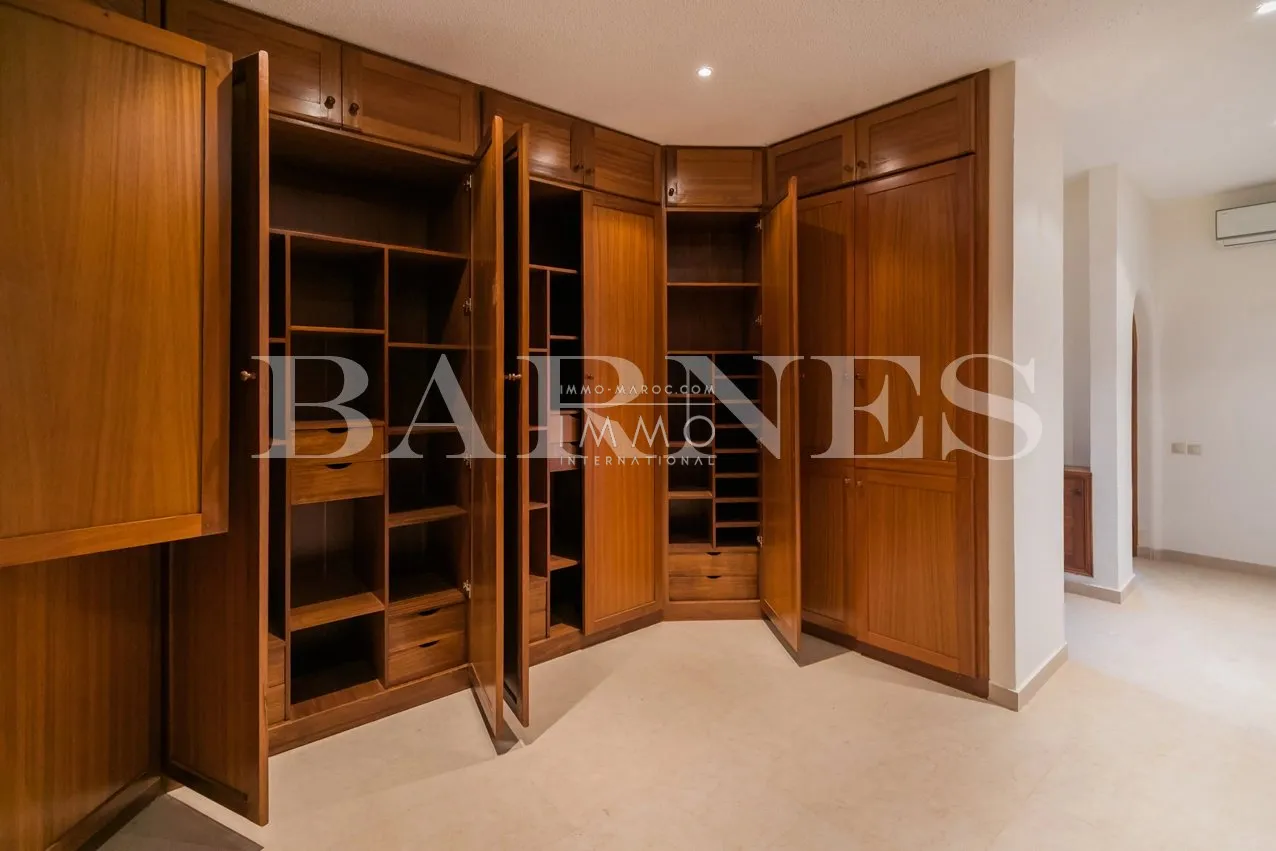 Belle villa sur la palmeraie bab atlas dans une oasis de verdure à vendre.