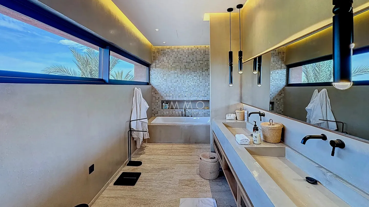 Villa à vendre golf amelkis – 6 suites – 600 m² – terrain 1 500 m² – 1ère ligne lac & atlas – pool house