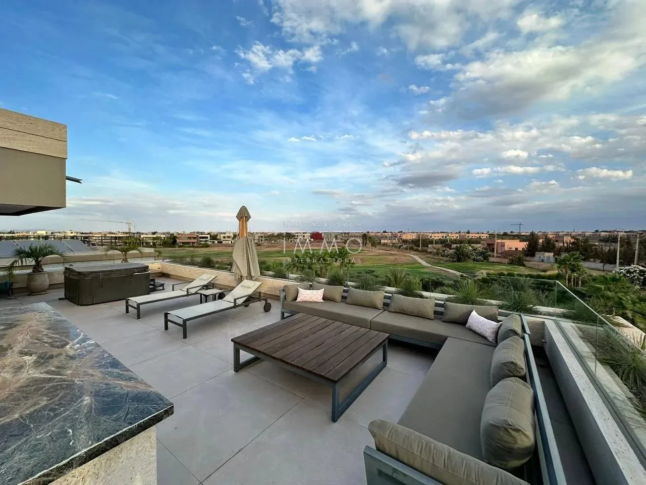 Villa à vendre route d'amizmiz marrakech – 5 chambres – 740 m² – rooftop – piscine chauffée