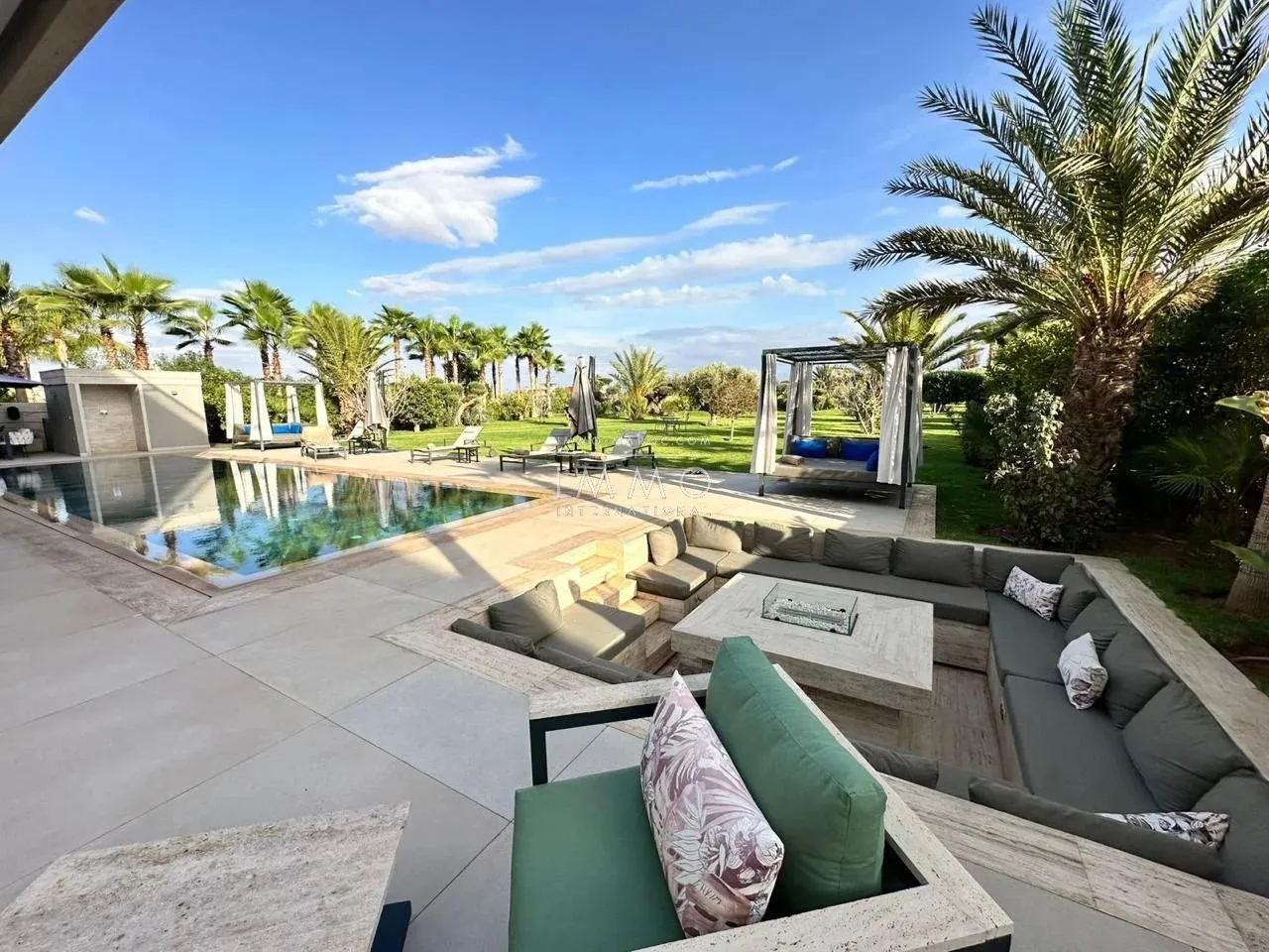 Villa à vendre route d'amizmiz marrakech – 5 chambres – 740 m² – rooftop – piscine chauffée