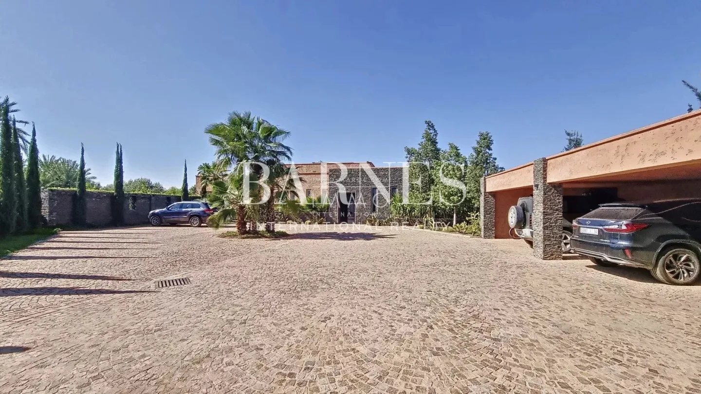 Villa d’exception en pisé – palmeraie de marrakech – 7 suites – Éco-conception & spa