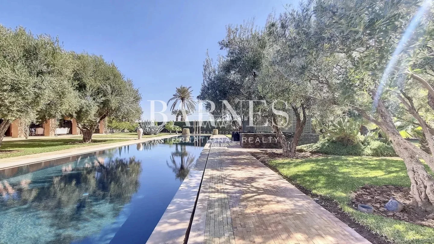 Villa d’exception en pisé – palmeraie de marrakech – 7 suites – Éco-conception & spa