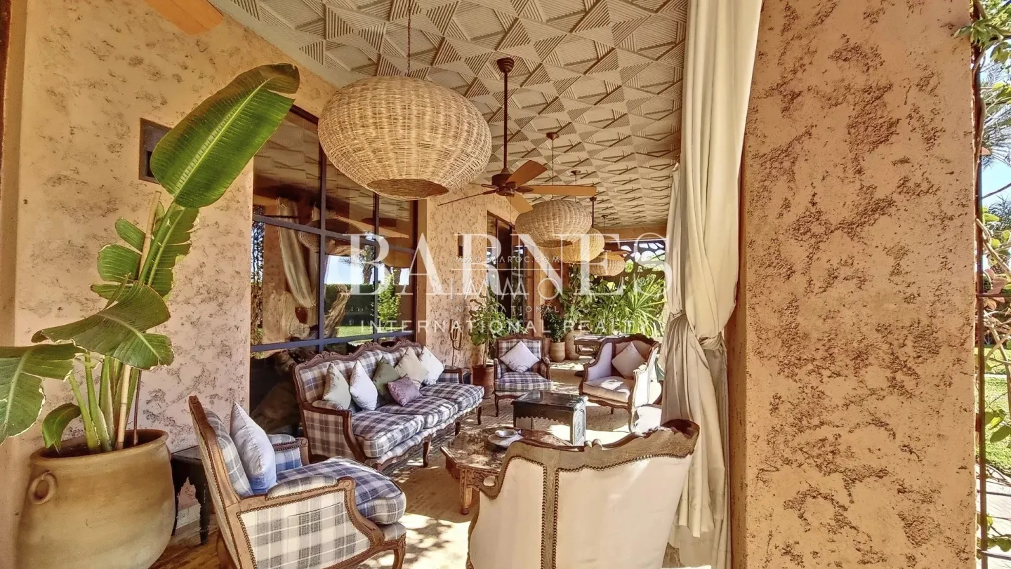 Villa d’exception en pisé – palmeraie de marrakech – 7 suites – Éco-conception & spa