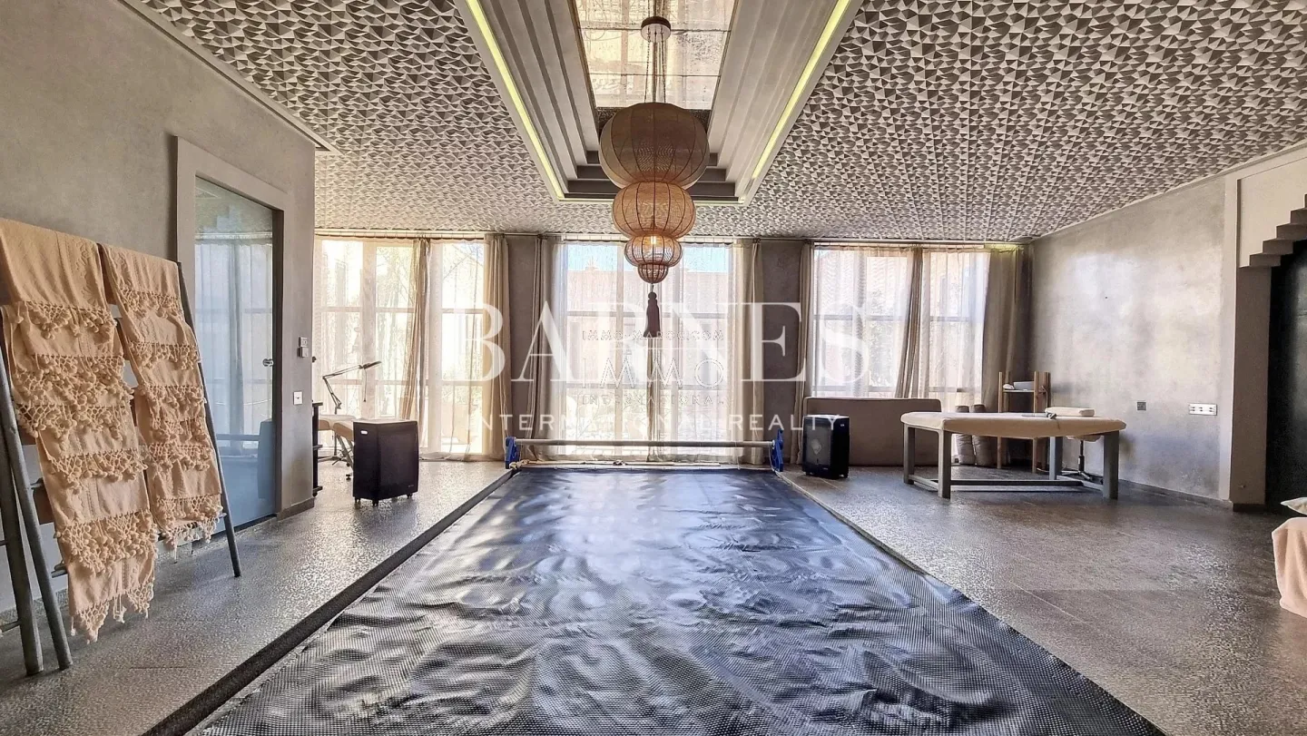 Villa d’exception en pisé – palmeraie de marrakech – 7 suites – Éco-conception & spa