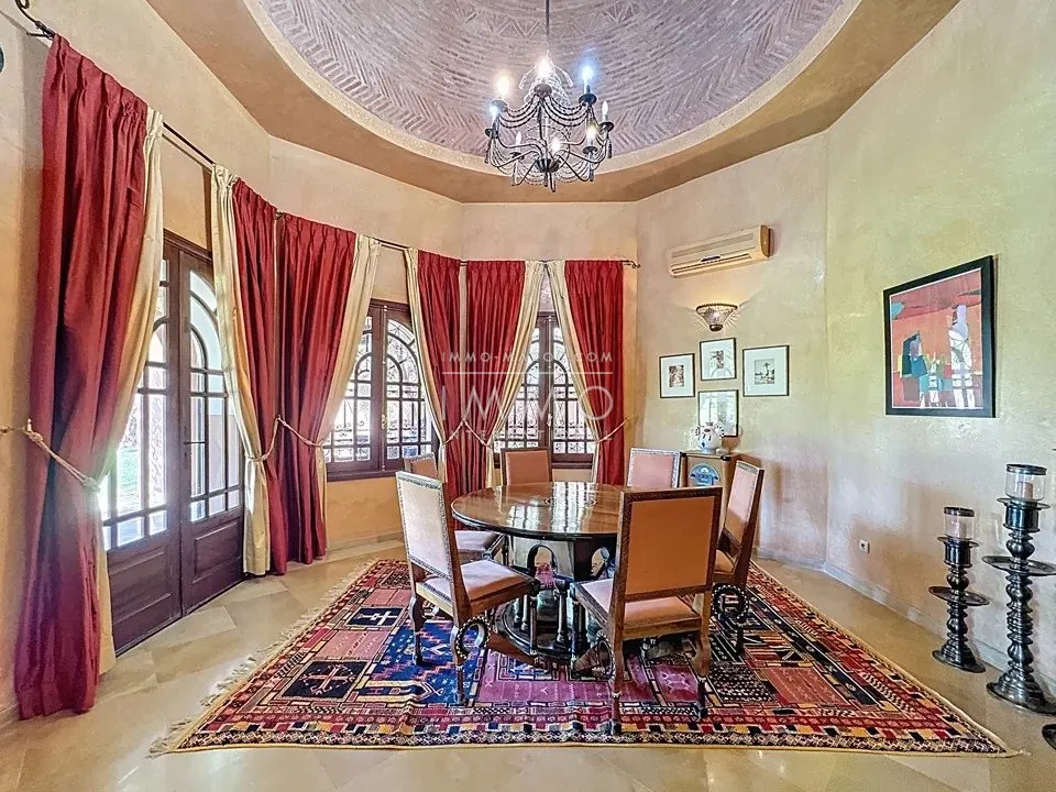 Villa à vendre palmeraie – 6 chambres – 700 m² – terrain 1 ha – architecture marocaine traditionnelle – dépendance