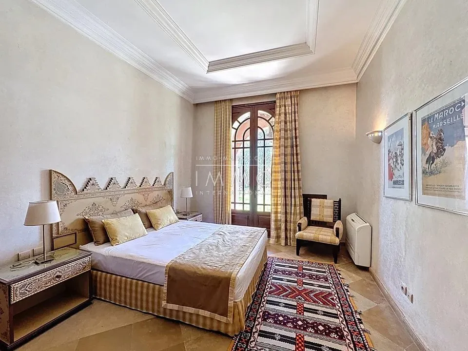 Villa à vendre palmeraie – 6 chambres – 700 m² – terrain 1 ha – architecture marocaine traditionnelle – dépendance
