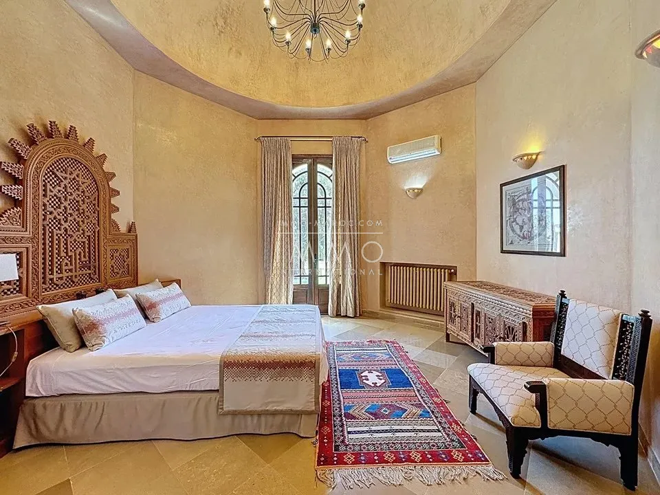 Villa à vendre palmeraie – 6 chambres – 700 m² – terrain 1 ha – architecture marocaine traditionnelle – dépendance