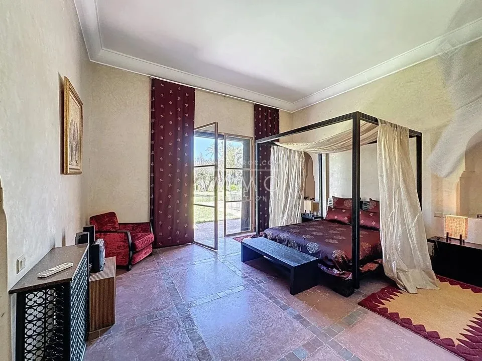 Villa à vendre palmeraie – 6 chambres – 700 m² – terrain 1 ha – architecture marocaine traditionnelle – dépendance
