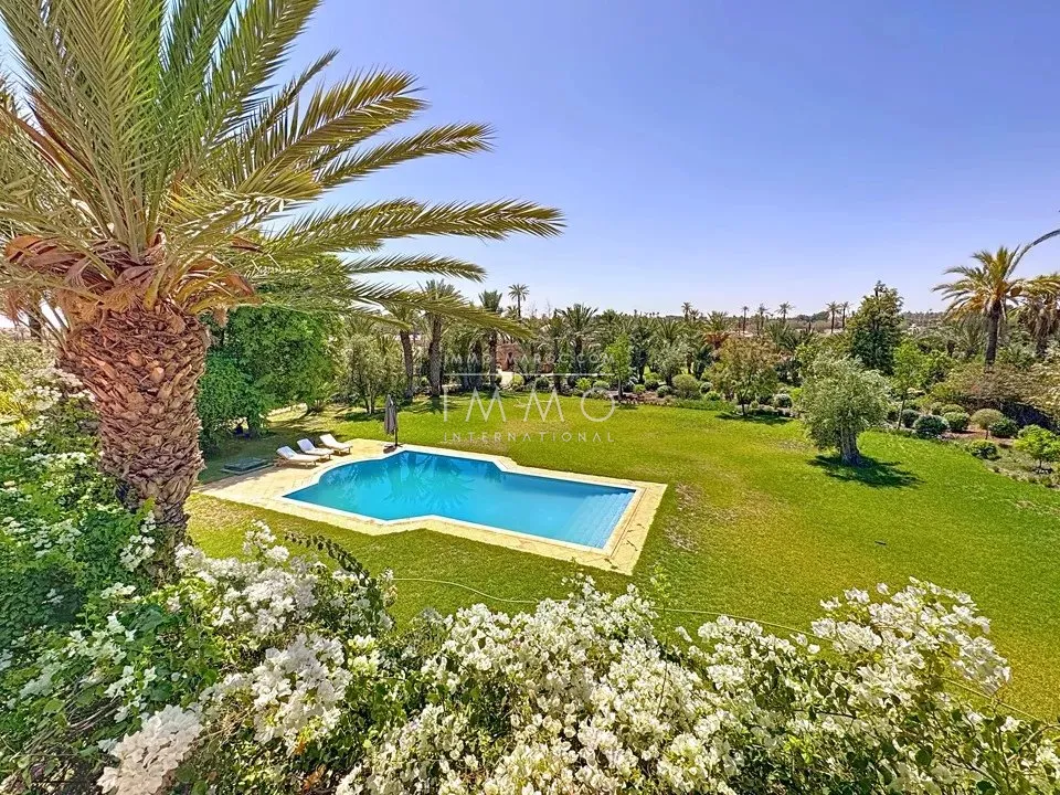 Villa à vendre palmeraie – 6 chambres – 700 m² – terrain 1 ha – architecture marocaine traditionnelle – dépendance