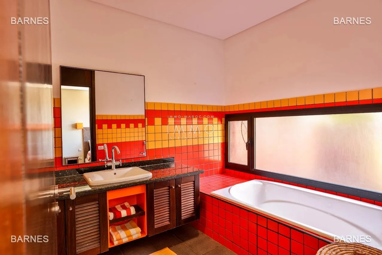 Villa d’architecte contemporaine au cœur d’une oliveraie – route de l'ourika – 5 chambres