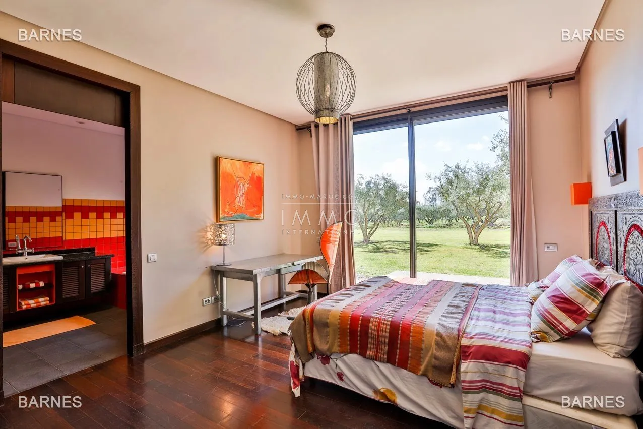 Villa d’architecte contemporaine au cœur d’une oliveraie – route de l'ourika – 5 chambres