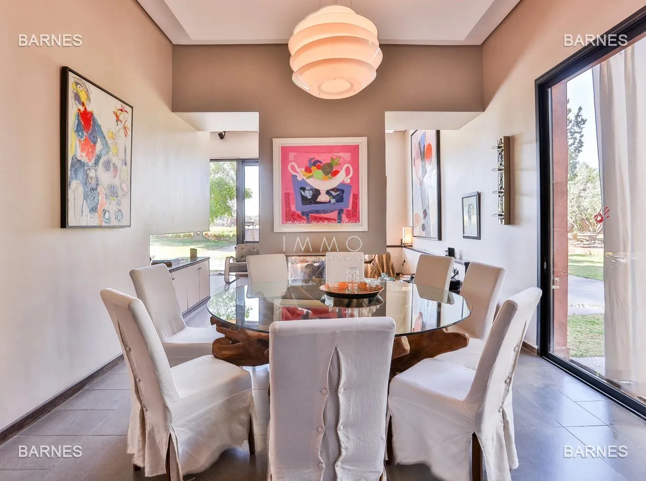 Villa d’architecte contemporaine au cœur d’une oliveraie – route de l'ourika – 5 chambres