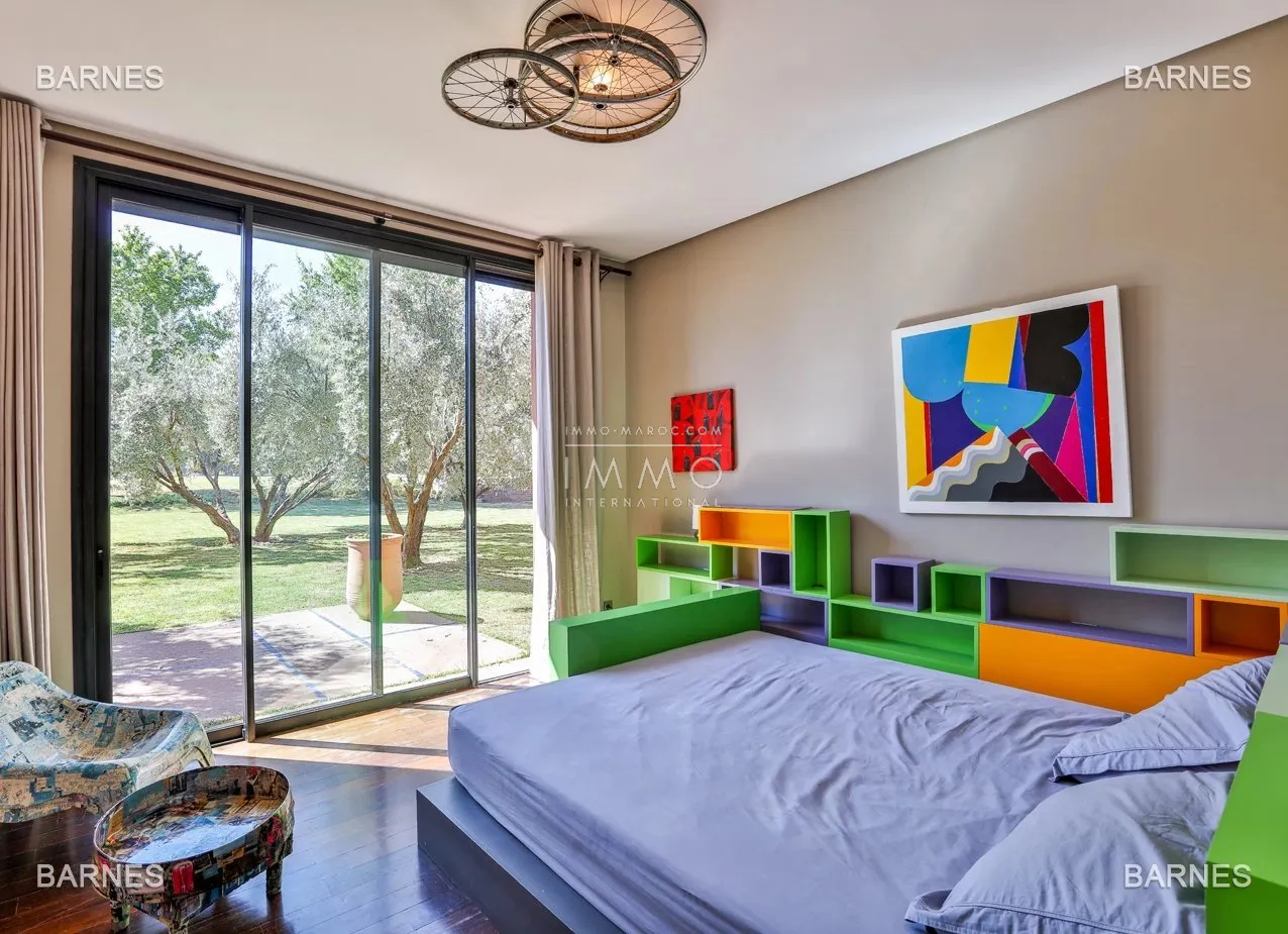 Villa d’architecte contemporaine au cœur d’une oliveraie – route de l'ourika – 5 chambres