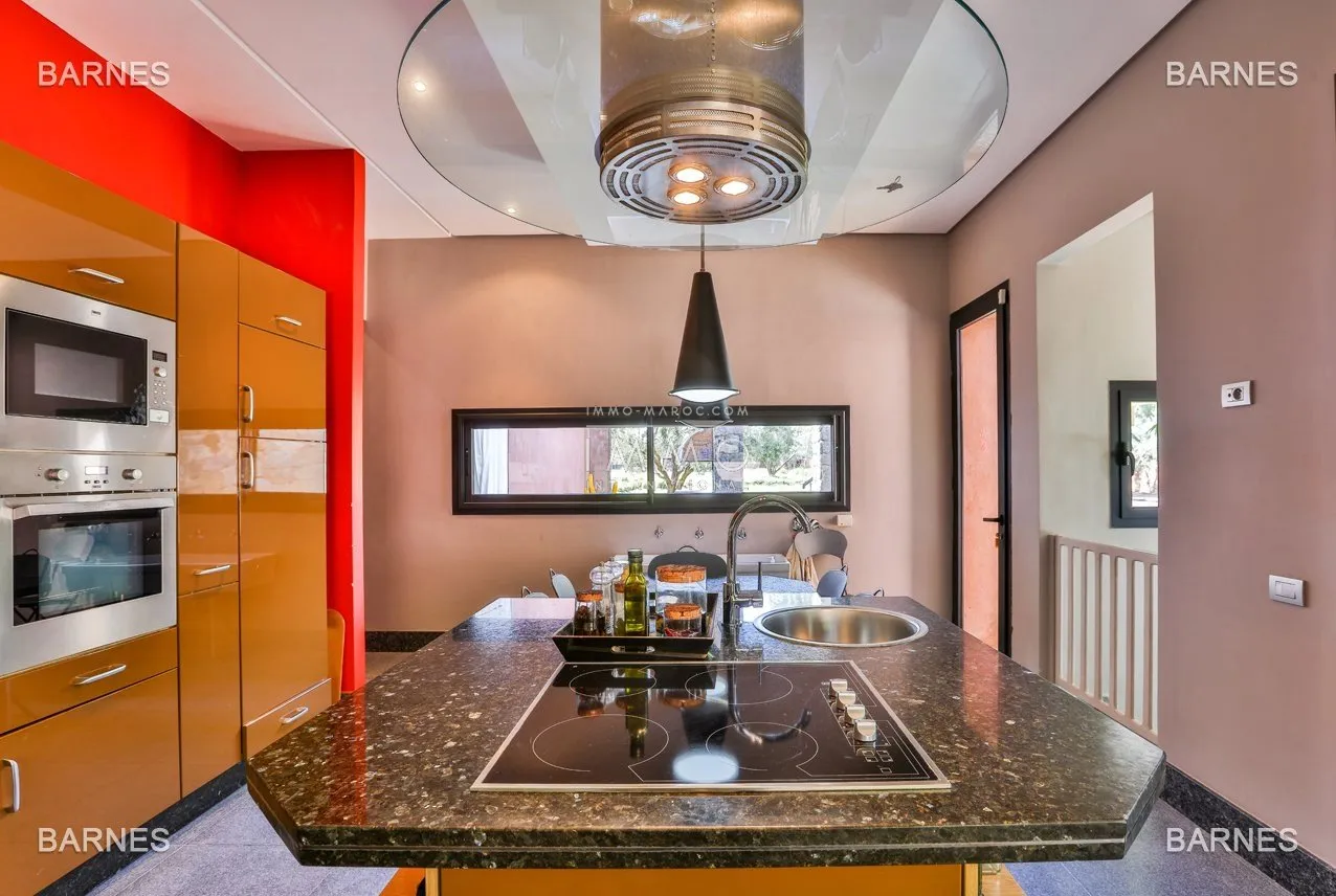 Villa d’architecte contemporaine au cœur d’une oliveraie – route de l'ourika – 5 chambres