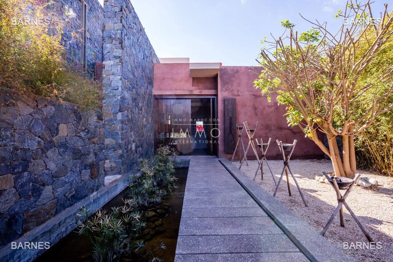 Villa d’architecte contemporaine au cœur d’une oliveraie – route de l'ourika – 5 chambres