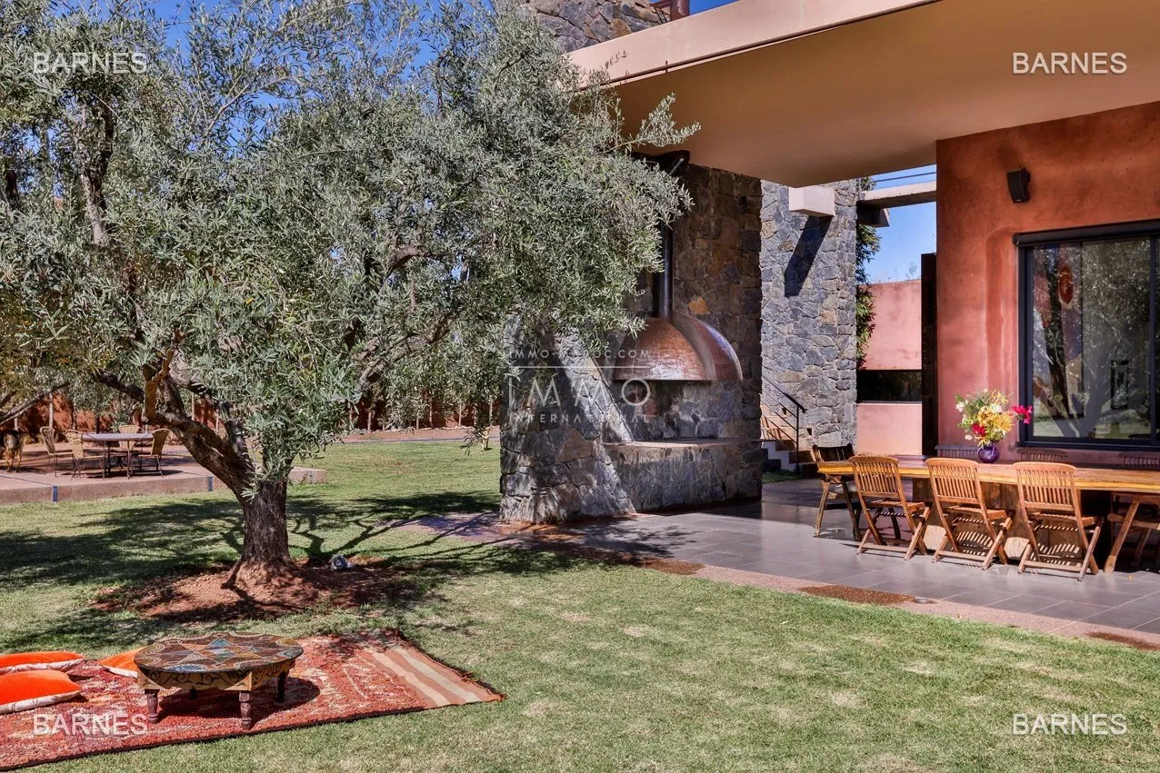 Villa d’architecte contemporaine au cœur d’une oliveraie – route de l'ourika – 5 chambres